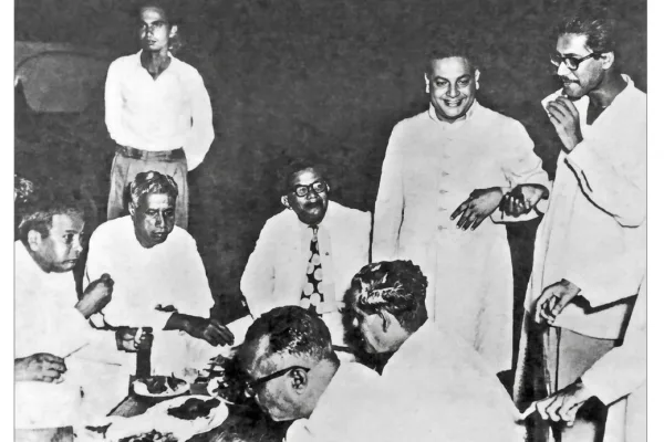 পুরান ঢাকার মুকুল সিনেমা হলে আওয়ামী মুসলিম লীগের ১ম কাউন্সিল (১৯৪৯)