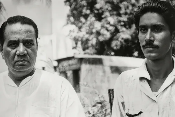 হোসেন শহীদ সোহরাওয়ার্দীর সঙ্গে তরুণ শেখ মুজিবুর রহমান।