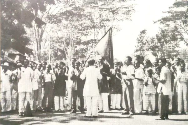 ভাষা শহীদদের স্মরণে শেখ মুজিবুর রহমান (১৯৫৩)